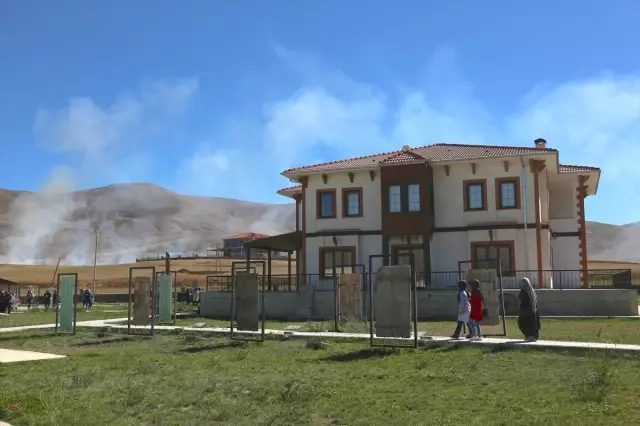 Bayburt Üniversitesi Öğrencileri, Kenan Yavuz Kültür Evi�ni Gezdi
