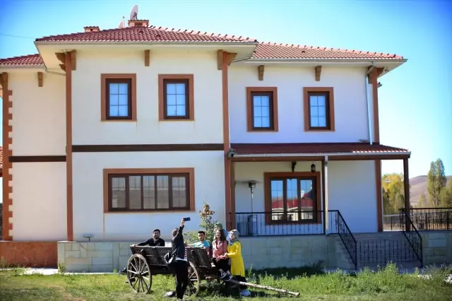 Bayburt Üniversitesi Öğrencileri, Kenan Yavuz Kültür Evi�ni Gezdi