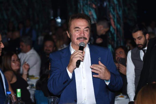 Bülent Ersoy'un Sahnesinde Kural Bozan Orhan Gencebay Canlı Şarkı Okudu