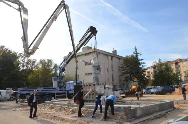 Lüleburgaz'da Atatürk Heykeli Yenilendi