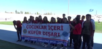 Öğrenciler, Futbolcular ile Birlikte 'Küfüre Hayır' Dedi
