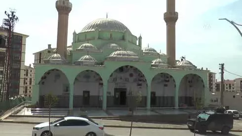 Teröristlerin Tahrip Ettiği Camilerden Ezan Sesi Yükseliyor Teröristlerin Tahrip Ettiği Camilerden Ezan Sesi Yükseliyor