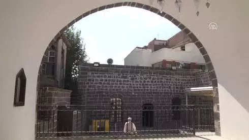 Teröristlerin Tahrip Ettiği Camilerden Ezan Sesi Yükseliyor Teröristlerin Tahrip Ettiği Camilerden Ezan Sesi Yükseliyor