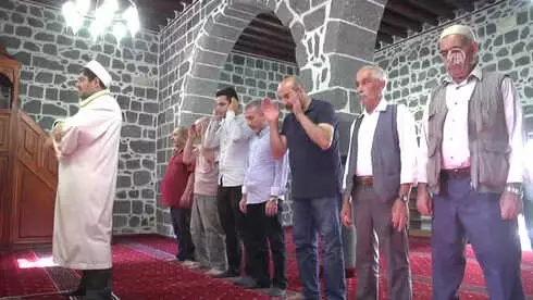 Teröristlerin Tahrip Ettiği Camilerden Ezan Sesi Yükseliyor Teröristlerin Tahrip Ettiği Camilerden Ezan Sesi Yükseliyor