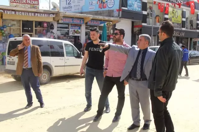 Başkale'de Sıcak Asfalt Çalışması