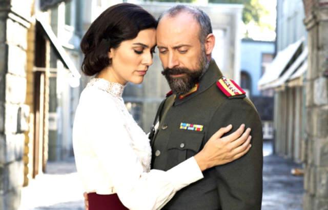 Bergüzar Korel'in Eşi Halit Ergenç Kimdir?