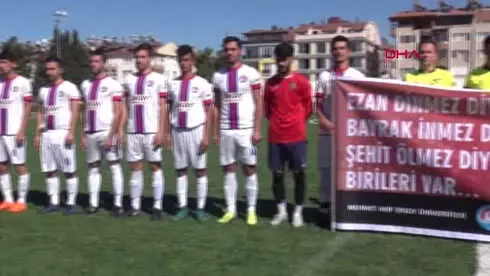 Burdur Törende Bayılan Öğrenciye İlk Müdahaleyi Sağlık Müdürü Yaptı Burdur Törende Bayılan Öğrenciye İlk Müdahaleyi Sağlık Müdürü Yaptı
