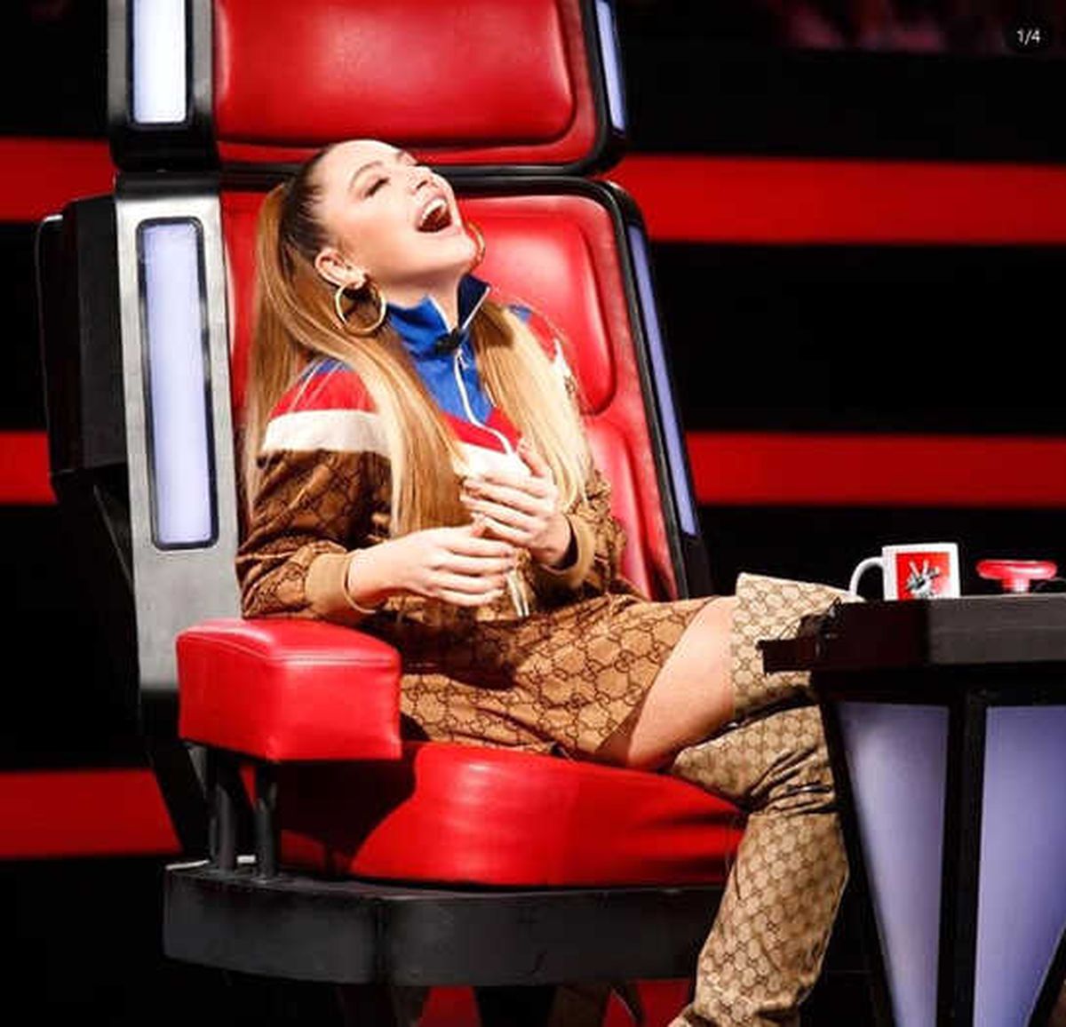 Hadise, Sosyal Medya Hesabından Hayranlarına Çıplak Sesle Şarkı Söyledi