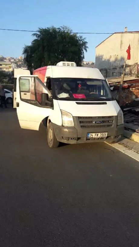 Önce Minibüsü Sonra İçindeki Gıdaları Çaldılar Önce Minibüsü Sonra İçindeki Gıdaları Çaldılar