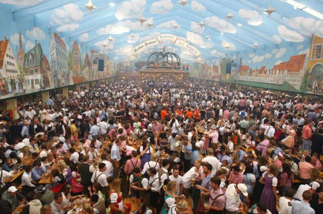 Turistlerin Akın Ettiği 16 Günlük Festivalde, 6 Bin Kişi Komaya Girdi