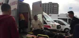 Elazığ'da Mültecilerin Bulunduğu Minibüs Kaza Yaptı: 30 Yaralı