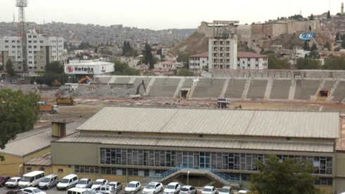 Gaziantep Kamil Ocak Stadyumu'nun Tribünleri Yıkılıyor