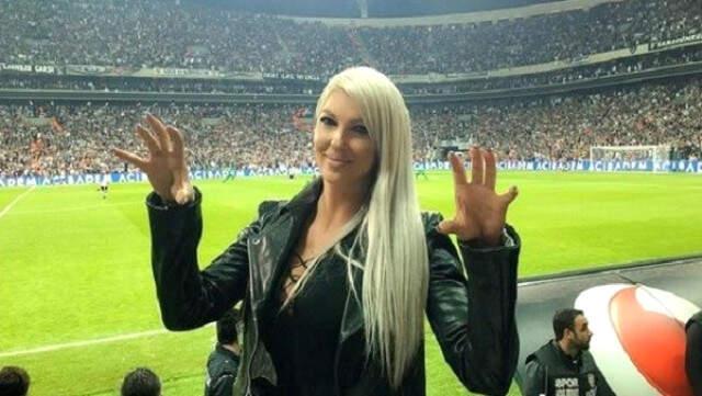 Jelena Karleusa, Futbol Oynadığı Anlar İle Büyük Beğeni Topladı