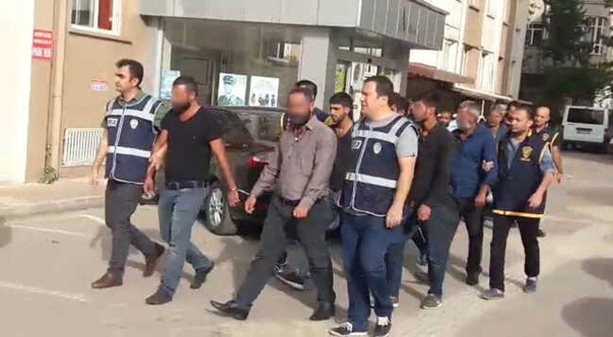 Polislerle Çatışmaya Giren 22 Kişiden 3'ü Tutuklandı