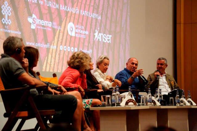 Şebnem Bozoklu Film Festivalinde Olay Çıkardı!