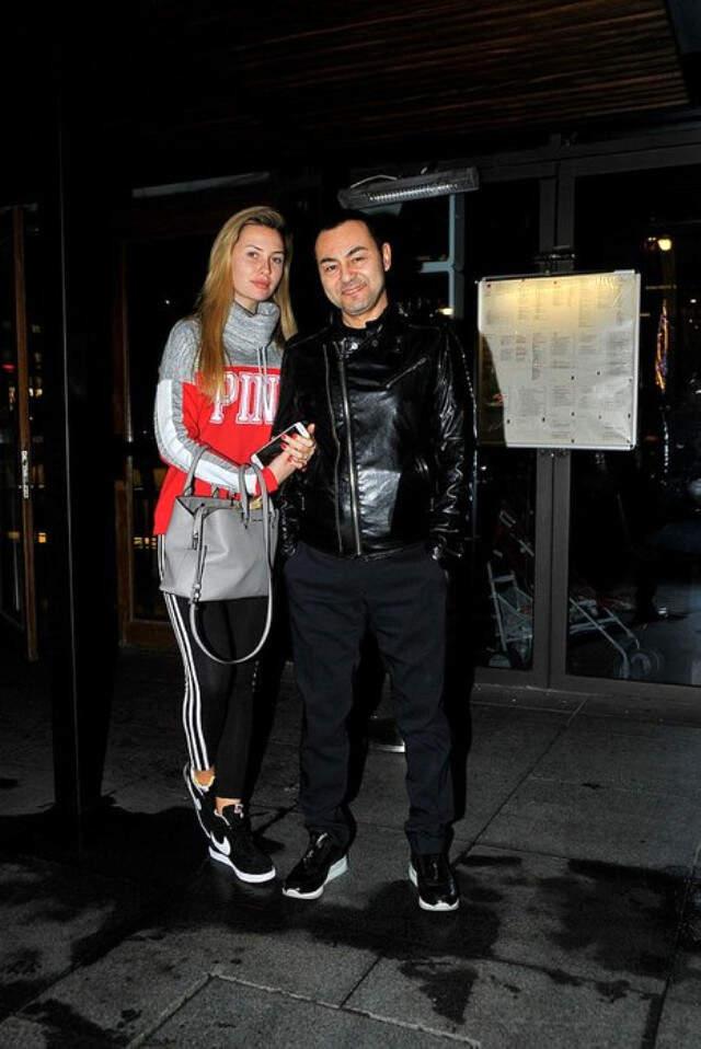 Serdar Ortaç'ın Eşi Chloe Loughnan Anlaşmalarını Türk Lirası Üzerinden Yapacağını Söyledi