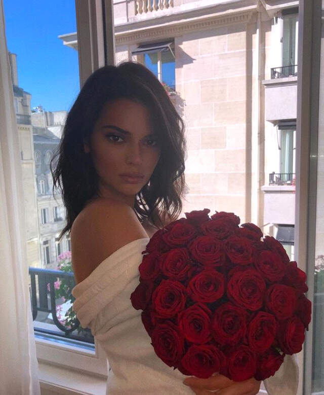 Süper Model Kendall Jenner'ı Görenler 'Mini Etekli Prenses' Demekten Kendini Alamadı