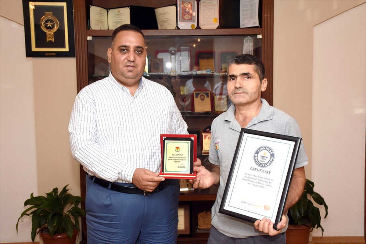 Tarsus'ta Rekor Kıran İşçiye Plaket