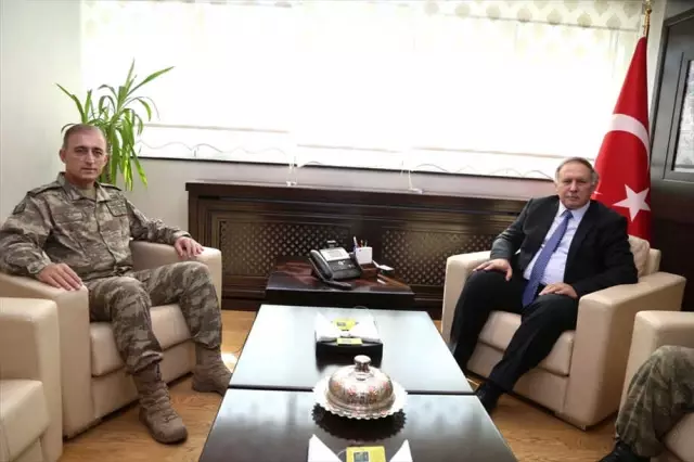 Tuğgeneral Kırış'tan, Artvin Valisi Doğanay'a Ziyaret