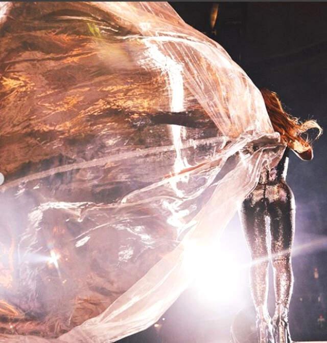 Yıldız Şarkıcı Beyonce, Konserinde Kıyafetleri ve Danslarıyla Büyüledi