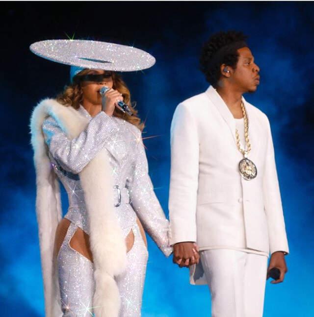 Yıldız Şarkıcı Beyonce, Konserinde Kıyafetleri ve Danslarıyla Büyüledi