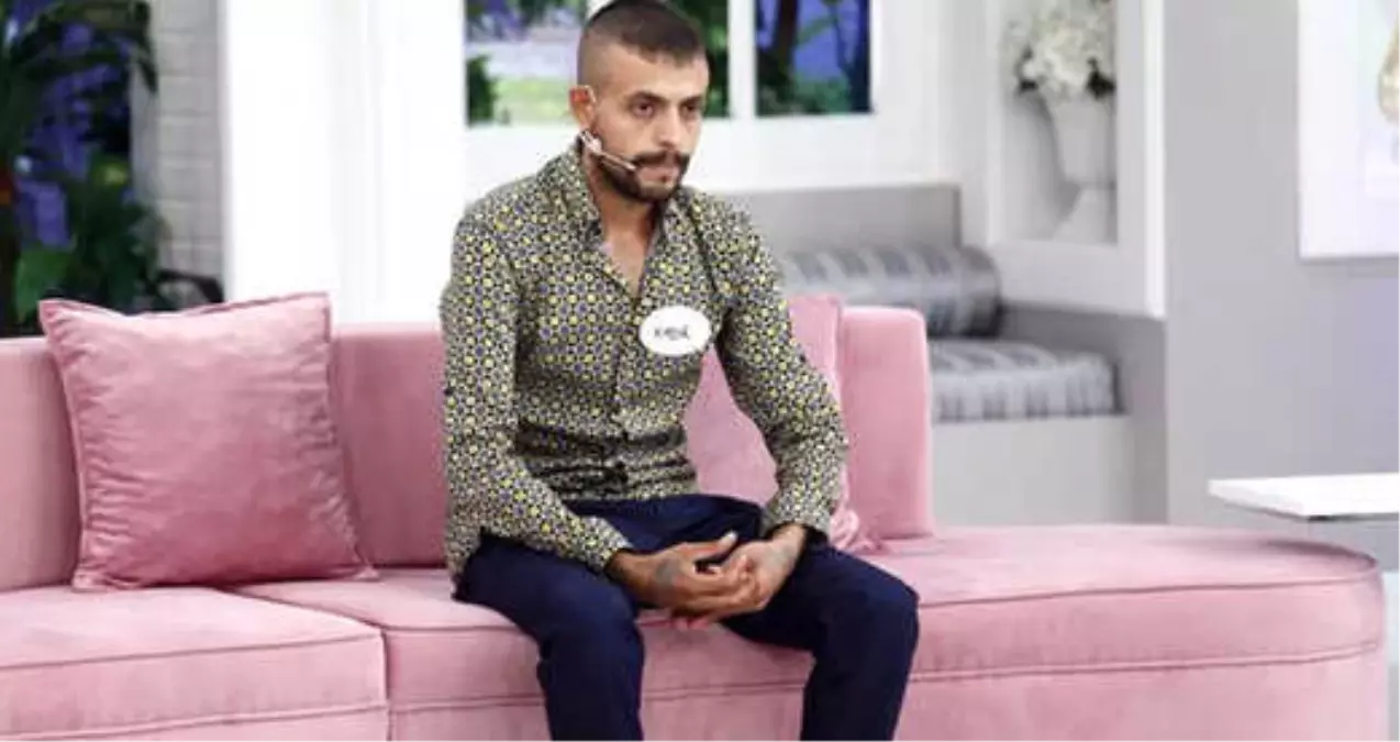 26 Yıldır Ailesini Arayan Genç Adam, Annesinin Öldüğünü Canlı Yayında Öğrendi