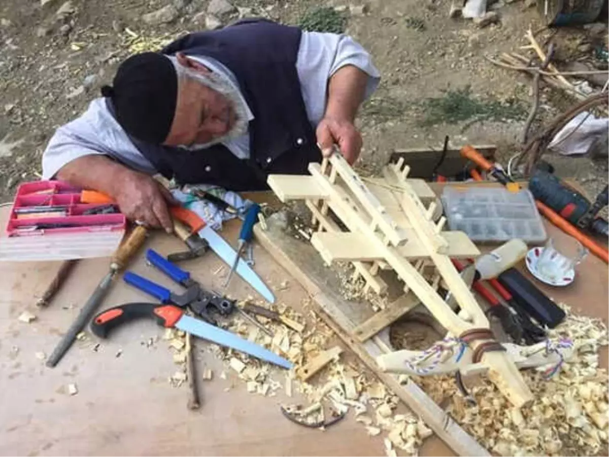30 Yıllık Ahşap Ustasına Başkandan Ziyaret