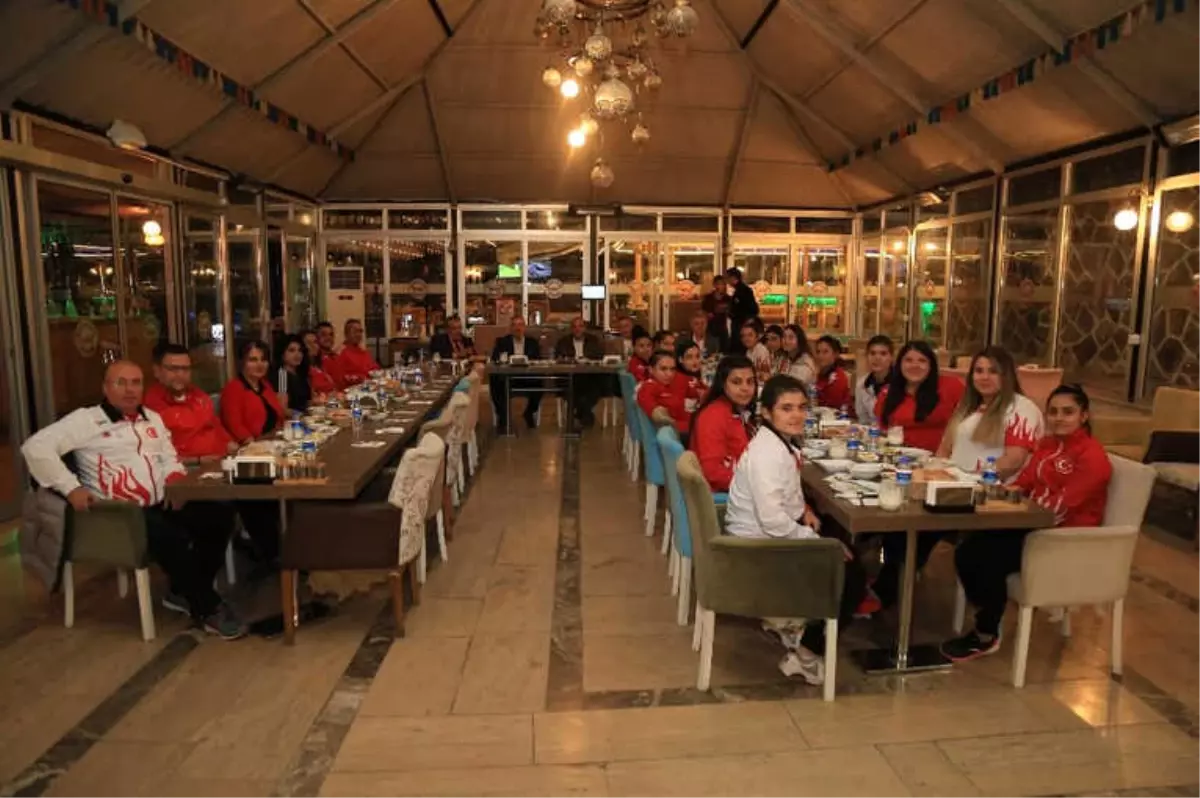 Ay Yıldızlı Ekip Gölbaşı'nda Moral Depoladı