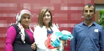 Beyin Tümörü: Beyin Tümöründen Kurtulup, Dünyaya Getirdiği Çocuğuna Doktorun İsmini Verdi Beyin Tümörü: Beyin Tümöründen Kurtulup, Dünyaya Getirdiği Çocuğuna Doktorun İsmini Verdi