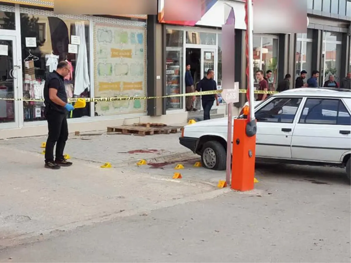 Eski Muhtarı Sokak Ortasında Öldürdüler