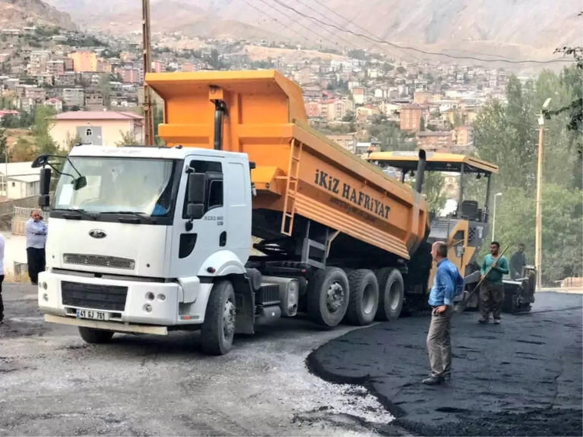 Hakkari Belediyesinden Yol Asfaltlama Çalışması