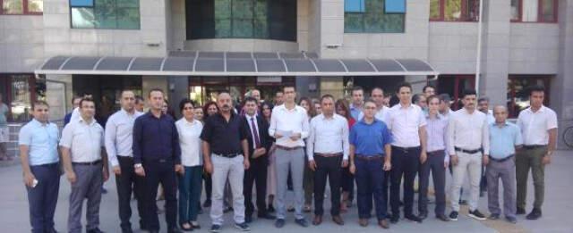 İcra Memurlarını Rehin Alan Yaşlı Kadından Kan Donduran Talimat: Kesin ve Kör Bir Kuyuya Atın