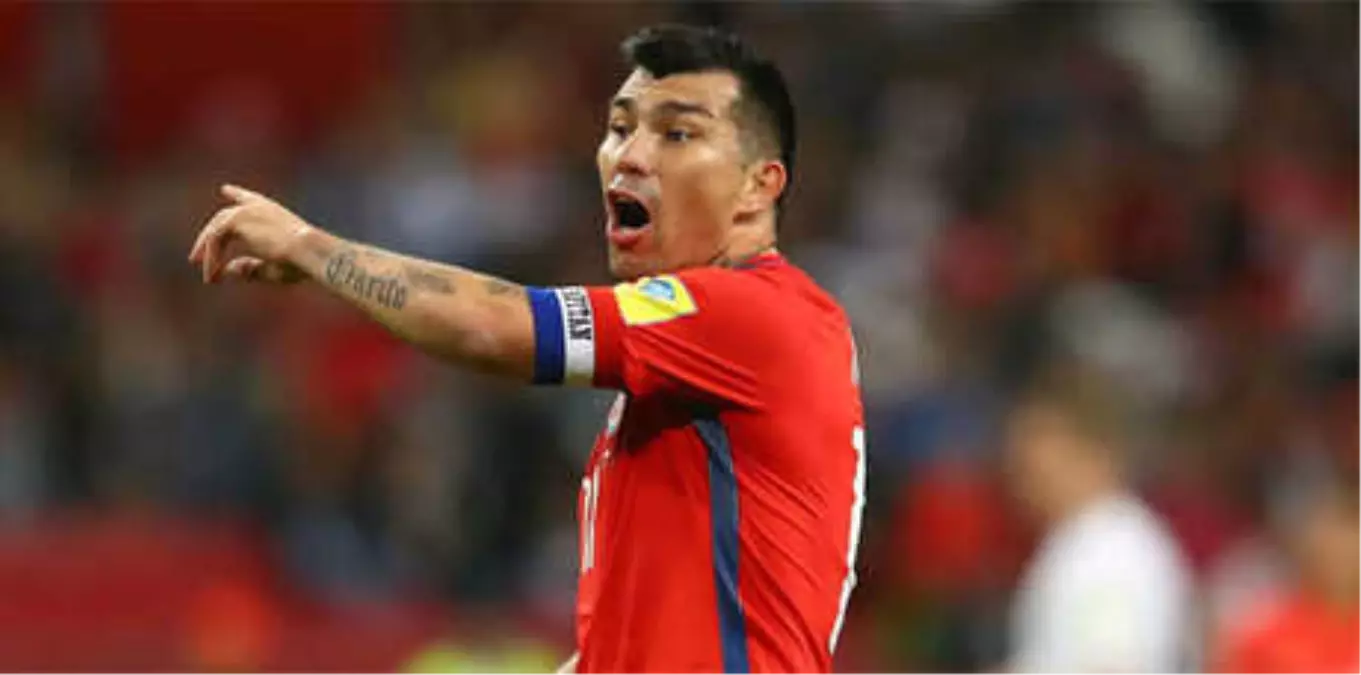 Medel, Şili Milli Takım Kadrosunu Vidal ile Birlikte Belirlediği İddialarını, 'Biz Kabadayı Değiliz' Sözleriyle Yalanladı