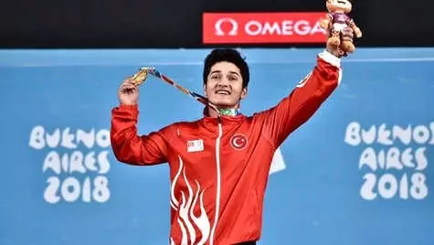Milli Halterci Muhammed Furkan Özbek'ten Altın Madalya