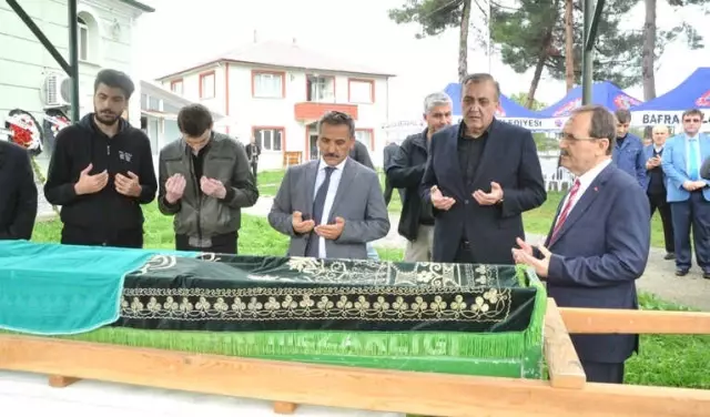 Polatlı Kaymakamı Tuncer'in Anne Acısı Polatlı Kaymakamı Tuncer'in Anne Acısı