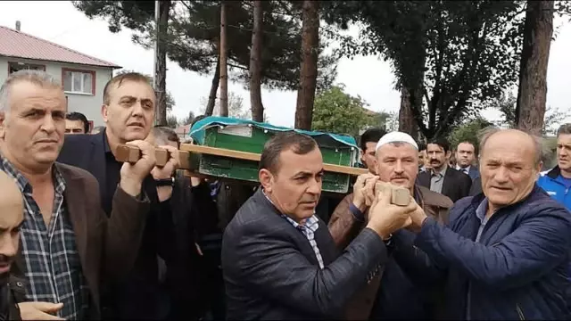 Polatlı Kaymakamı Tuncer'in Anne Acısı Polatlı Kaymakamı Tuncer'in Anne Acısı