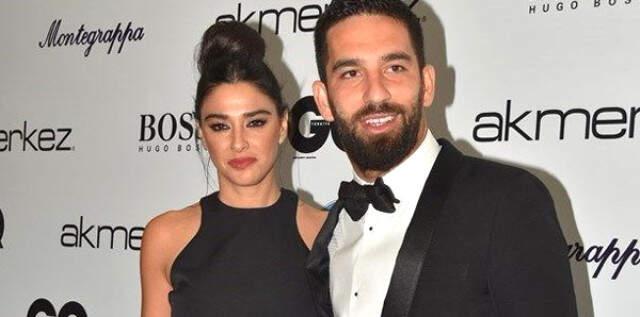 Şarkıcı Berkay'ın Eşi, Sabah 06.00'da Arda Turan'ın Eşini Aradı