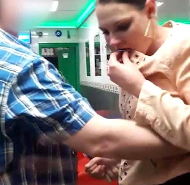 Türk Kebapçısında Akılalmaz Kavga! Arkadaşının Kulağını Kopardı