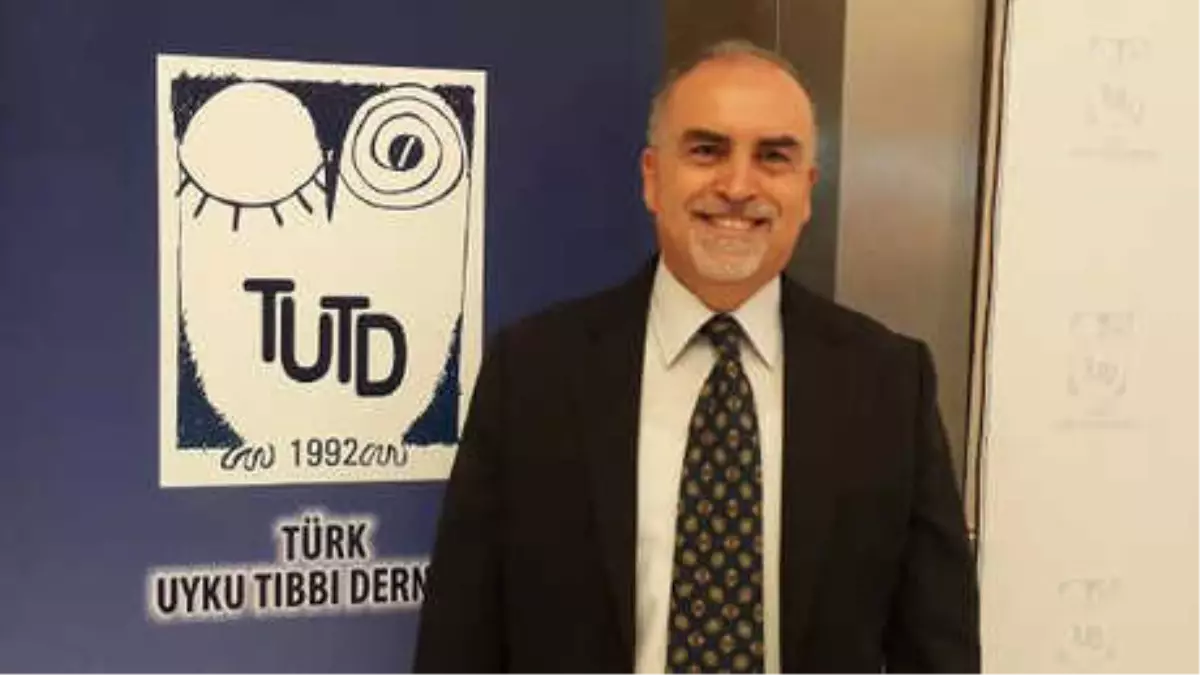 Türkler Yan Yatıp, 7,5 Saat Uyuyor