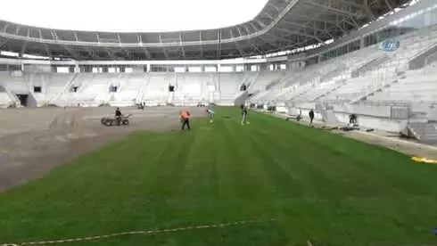 Yeni Ordu Stadı'nın Çimleri Seriliyor Yeni Ordu Stadı'nın Çimleri Seriliyor