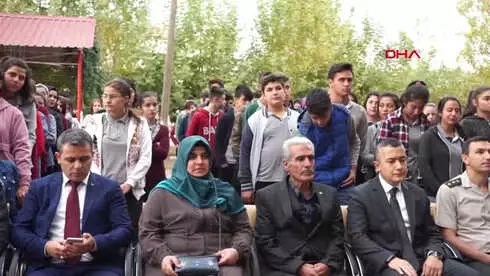 Adıyaman Şehit Polis Fethi Sekin'in İsmi Halı Sahaya Verildi Adıyaman Şehit Polis Fethi Sekin'in İsmi Halı Sahaya Verildi