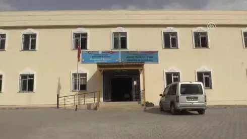 Bakan Selçuk'un 'Kağıttan Lale' Paylaşımı Suriyeli Kızı Duygulandırdı