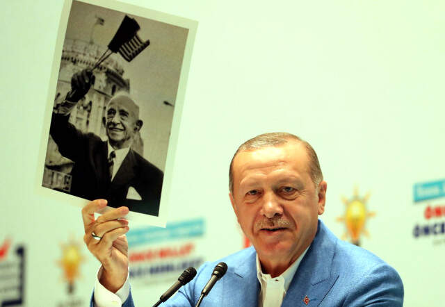 Cumhurbaşkanı Erdoğan: CHP, İş Bankası'ndaki Hisselerini Hazine'ye Devredip Atatürk'ün Vasiyetini Yerine Getirsin