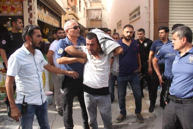 Önce Kediyi Öldürdüler, Sonra Sahibini Linç Etmek İstediler