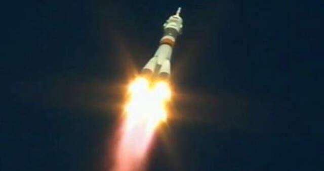 Rus Kozmonot ve NASA Astronotunu Taşıyan Soyuz Roketi Fırlatılırken Arızalandı