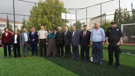 Şehit Polis Fethi Sekin'in İsmi Halı Sahaya Verildi Şehit Polis Fethi Sekin'in İsmi Halı Sahaya Verildi