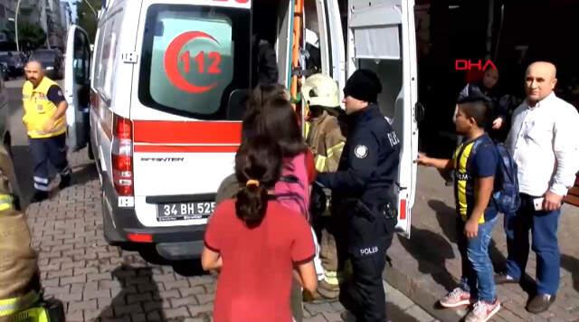 Son Dakika! İstanbul'da Bir Ortaokulda Yangın Çıktı, Öğrenciler Tahliye Ediliyor