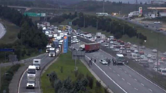 Son Dakika! TEM Otoyolu Kurtköy Mevkiinde Kaza! Yol Trafiğe Kapatıldı
