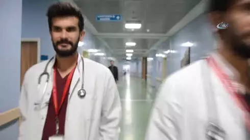Tek Yumurta İkizi Doktorlar 26 Yıldır Hiç Ayrılmadılar Tek Yumurta İkizi Doktorlar 26 Yıldır Hiç Ayrılmadılar