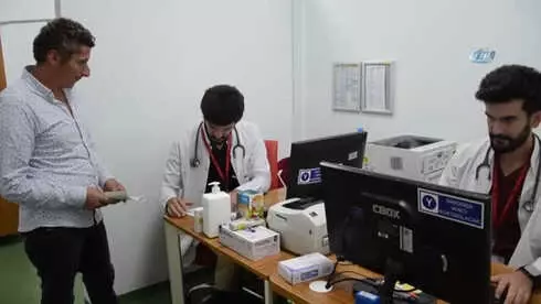 Tek Yumurta İkizi Doktorlar 26 Yıldır Hiç Ayrılmadılar Tek Yumurta İkizi Doktorlar 26 Yıldır Hiç Ayrılmadılar